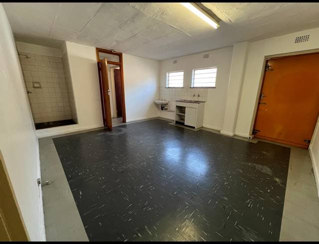 399M² WAREHOUSE TO LET IN STRIJDOMPARK